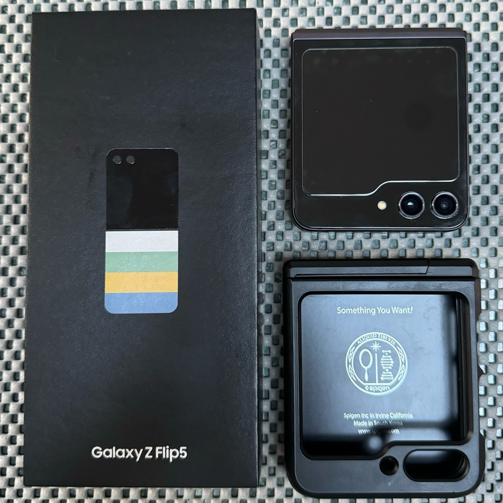 Samsung Galaxy Z Flip 5 (SM-F731U1)
Unlocked | 512GB |  Grey